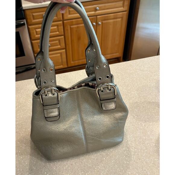 Tignanello Gold Metallic Silver Pebble Leather Magnetic Snap Hobo Bucket Handbag - Picture 4 of 10